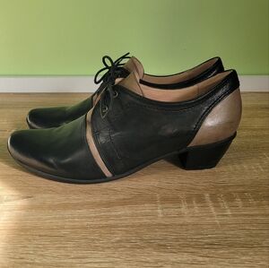 Mentha Black and Tan Leather Women's Lace-Up Heeled Oxford Shoes 41